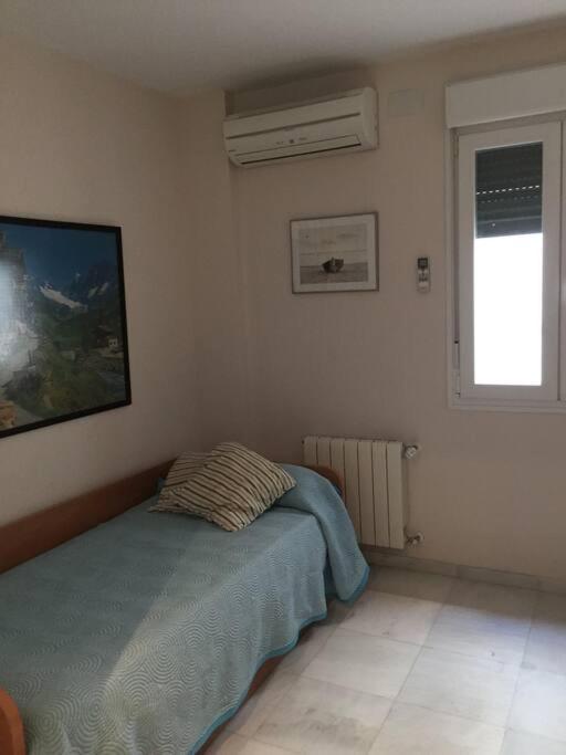 Amplio Piso En Nervion, Excelente Zona De La Ciudad. Apartament