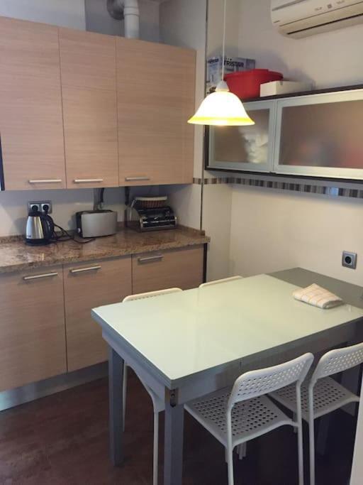 Amplio Piso En Nervion, Excelente Zona De La Ciudad. Apartament *