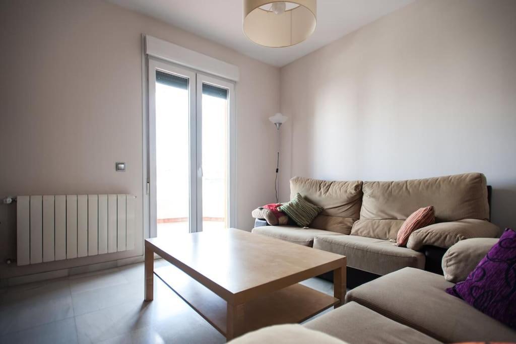 Apartament Amplio Piso En Nervion, Excelente Zona De La Ciudad.